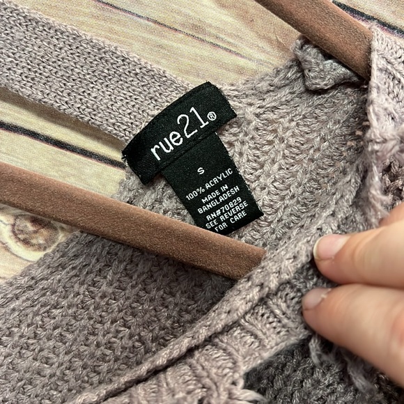 Rue21 Oversized Cutout Sweater- Size S- Like New - Picture 2 of 3